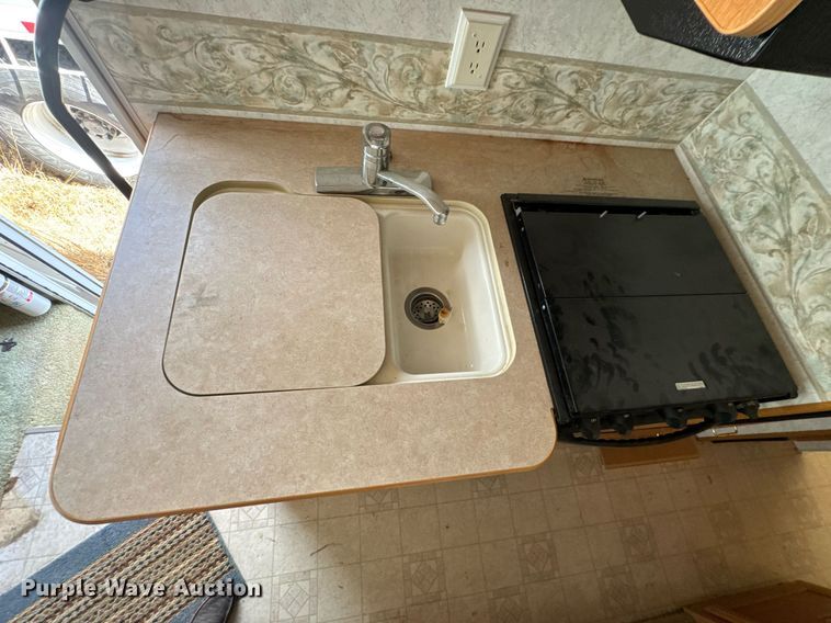 image for item DO0735 2004 Sightseer  Winnebago P32 RV