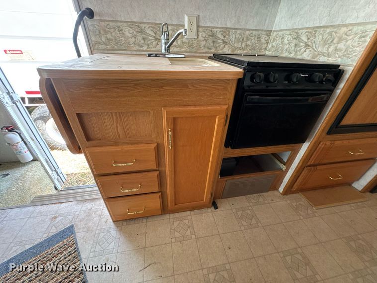 image for item DO0735 2004 Sightseer  Winnebago P32 RV