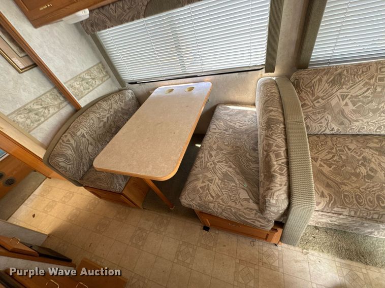 image for item DO0735 2004 Sightseer  Winnebago P32 RV