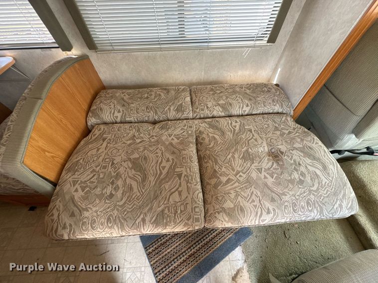 image for item DO0735 2004 Sightseer  Winnebago P32 RV