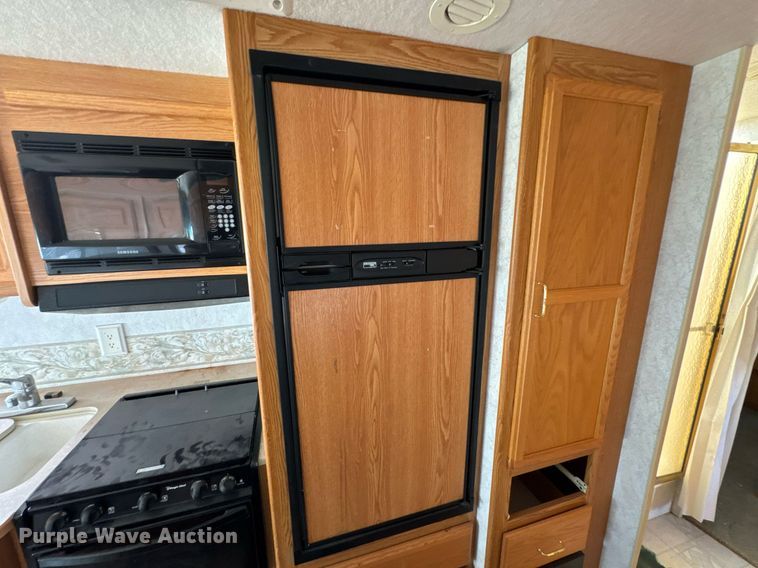 image for item DO0735 2004 Sightseer  Winnebago P32 RV