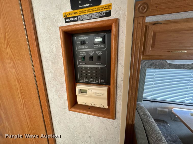 image for item DO0735 2004 Sightseer  Winnebago P32 RV