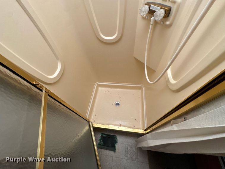 image for item DO0735 2004 Sightseer  Winnebago P32 RV