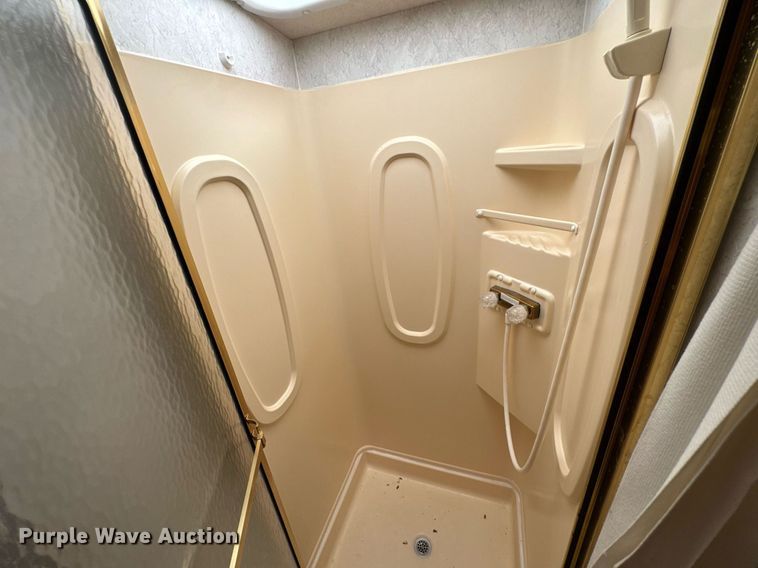 image for item DO0735 2004 Sightseer  Winnebago P32 RV