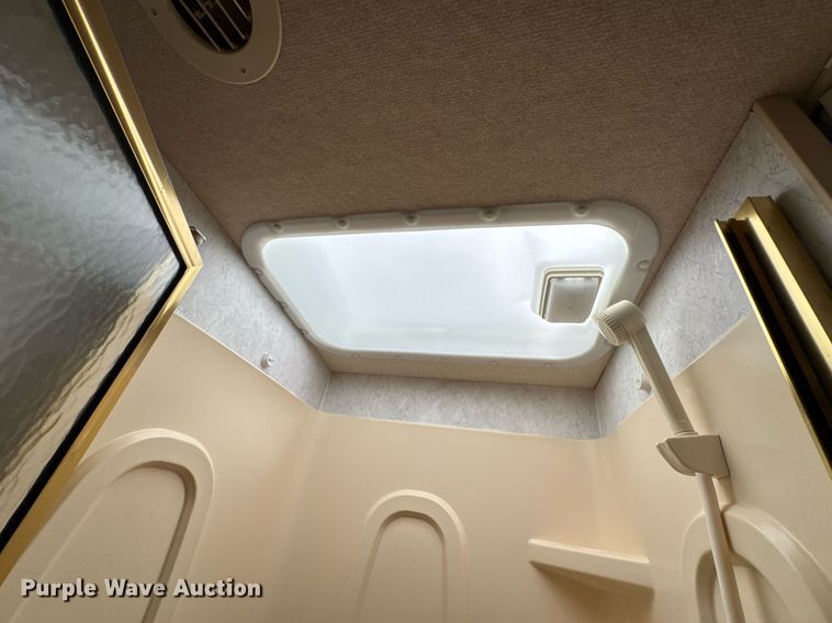 image for item DO0735 2004 Sightseer  Winnebago P32 RV