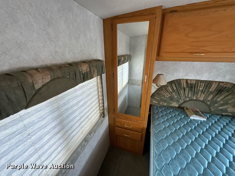 image for item DO0735 2004 Sightseer  Winnebago P32 RV