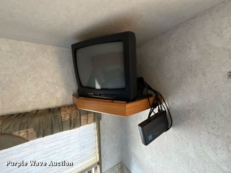 image for item DO0735 2004 Sightseer  Winnebago P32 RV