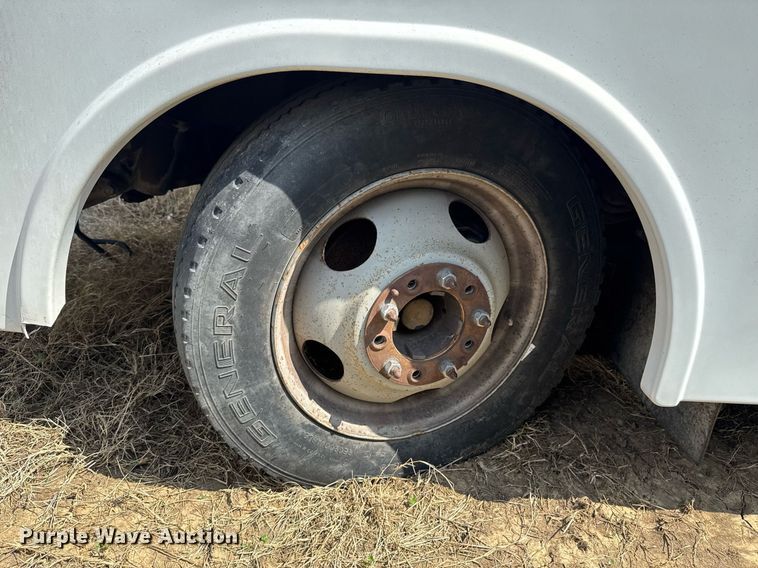 image for item DO0735 2004 Sightseer  Winnebago P32 RV