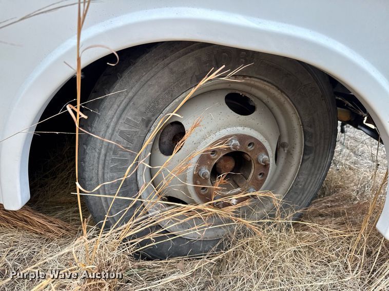 image for item DO0735 2004 Sightseer  Winnebago P32 RV