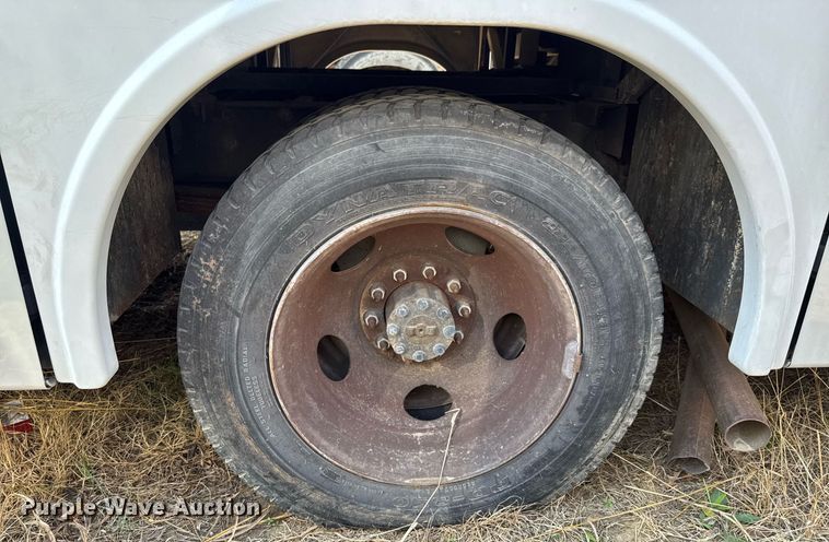 image for item DO0735 2004 Sightseer  Winnebago P32 RV