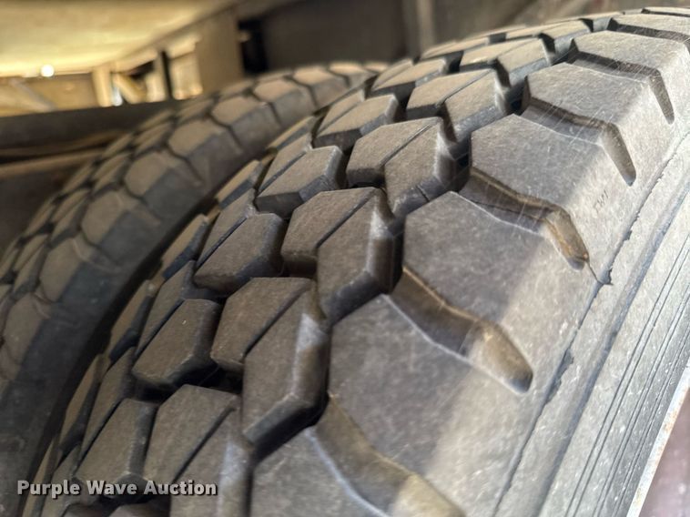 image for item DO0735 2004 Sightseer  Winnebago P32 RV