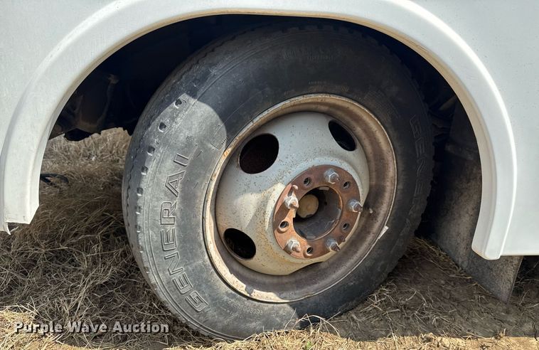 image for item DO0735 2004 Sightseer  Winnebago P32 RV