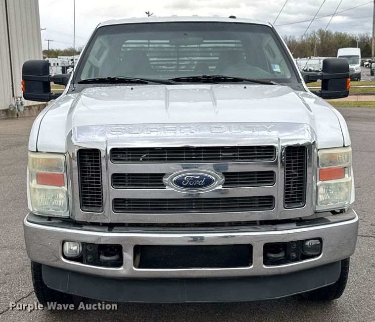image for item DO0747 2010 Ford F350 Super Duty Crew Cab flatbed pickup truck
