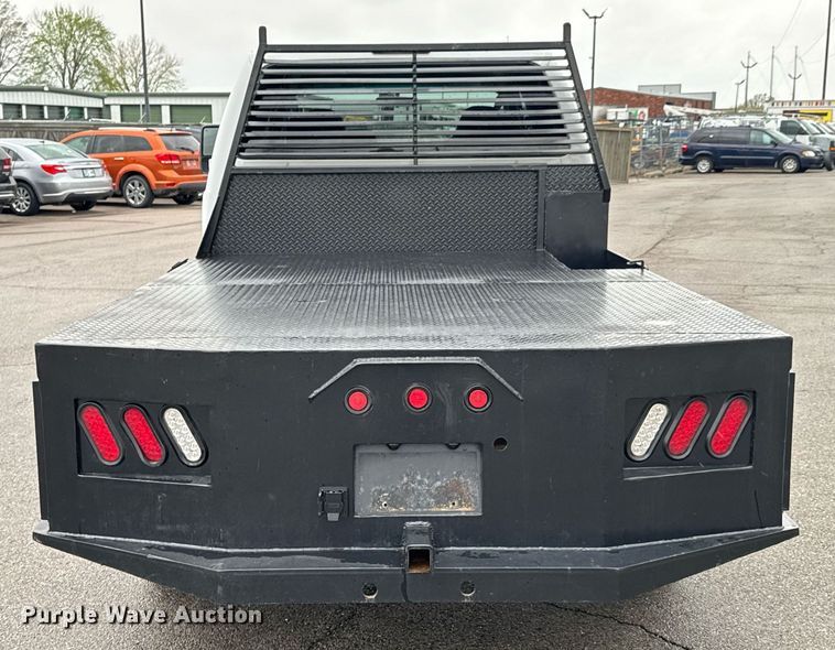 image for item DO0747 2010 Ford F350 Super Duty Crew Cab flatbed pickup truck