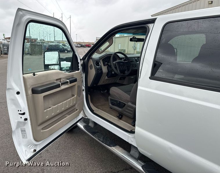 image for item DO0747 2010 Ford F350 Super Duty Crew Cab flatbed pickup truck