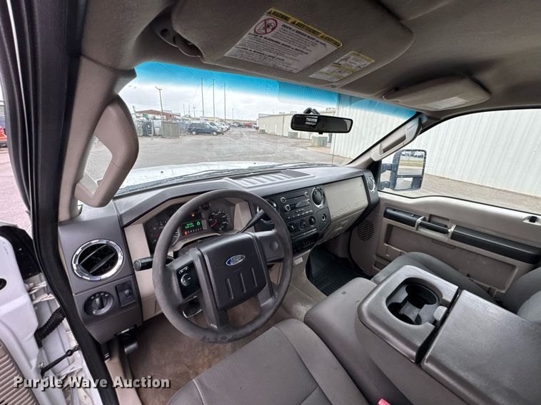 image for item DO0747 2010 Ford F350 Super Duty Crew Cab flatbed pickup truck