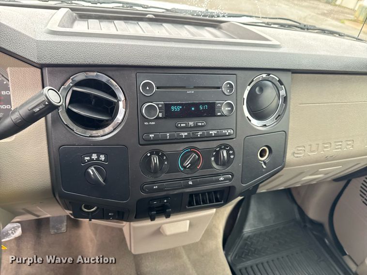 image for item DO0747 2010 Ford F350 Super Duty Crew Cab flatbed pickup truck