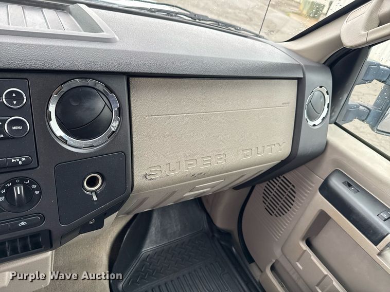 image for item DO0747 2010 Ford F350 Super Duty Crew Cab flatbed pickup truck