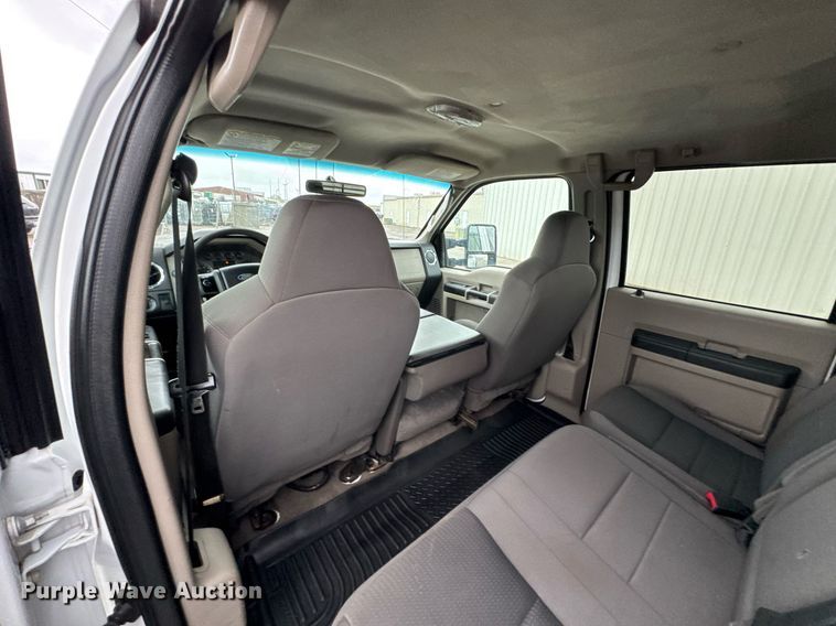 image for item DO0747 2010 Ford F350 Super Duty Crew Cab flatbed pickup truck