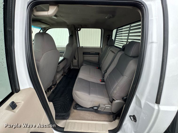 image for item DO0747 2010 Ford F350 Super Duty Crew Cab flatbed pickup truck