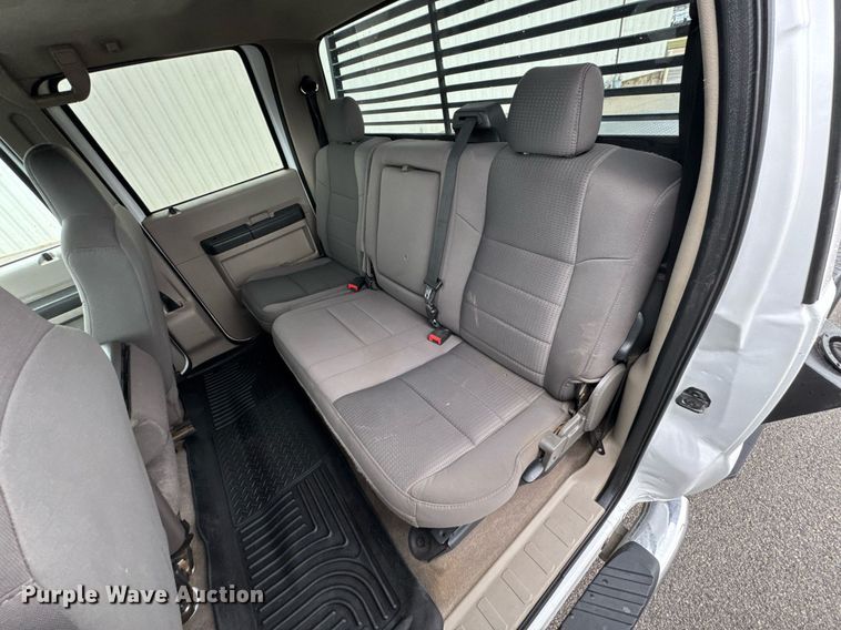 image for item DO0747 2010 Ford F350 Super Duty Crew Cab flatbed pickup truck