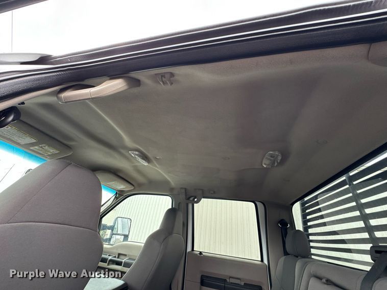 image for item DO0747 2010 Ford F350 Super Duty Crew Cab flatbed pickup truck