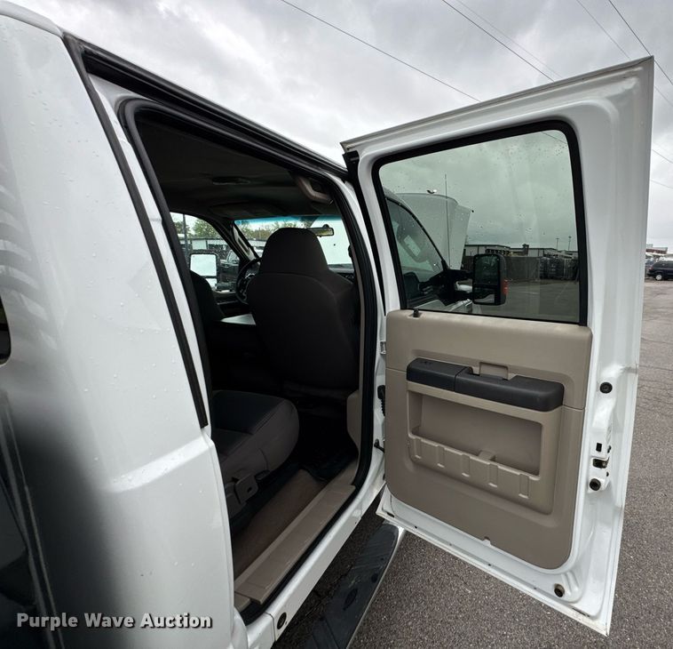 image for item DO0747 2010 Ford F350 Super Duty Crew Cab flatbed pickup truck