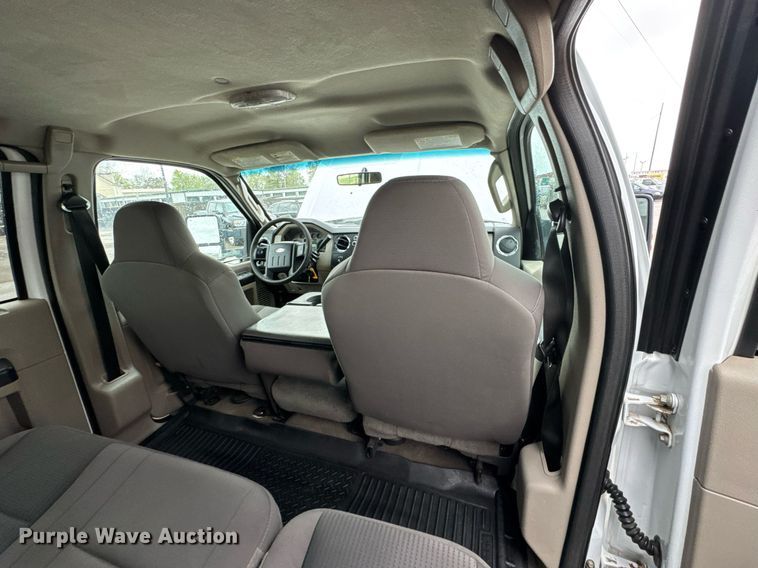 image for item DO0747 2010 Ford F350 Super Duty Crew Cab flatbed pickup truck