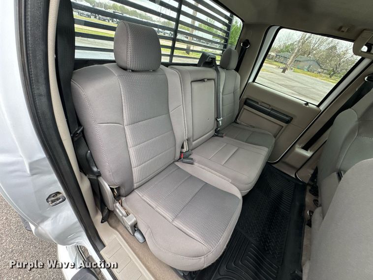 image for item DO0747 2010 Ford F350 Super Duty Crew Cab flatbed pickup truck