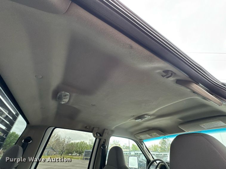 image for item DO0747 2010 Ford F350 Super Duty Crew Cab flatbed pickup truck