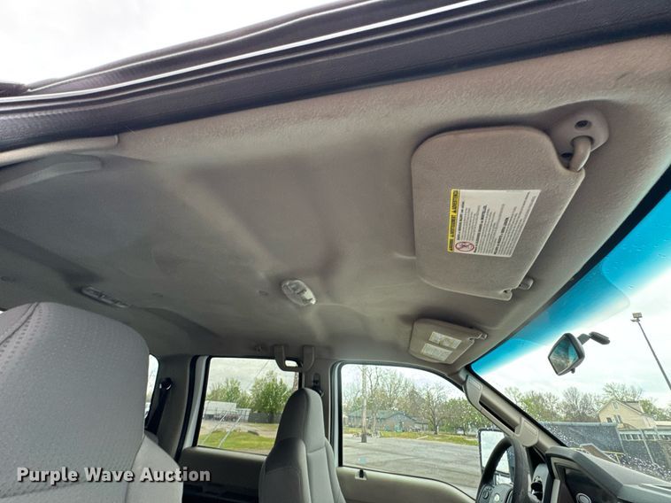 image for item DO0747 2010 Ford F350 Super Duty Crew Cab flatbed pickup truck