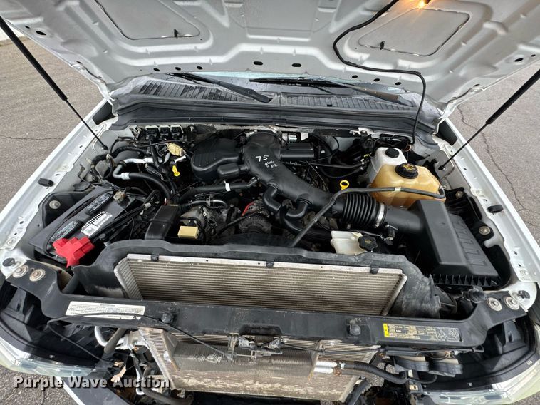 image for item DO0747 2010 Ford F350 Super Duty Crew Cab flatbed pickup truck