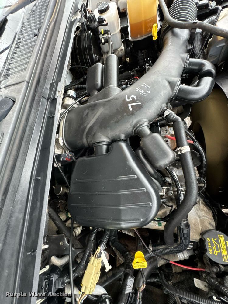 image for item DO0747 2010 Ford F350 Super Duty Crew Cab flatbed pickup truck