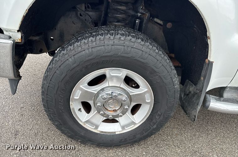 image for item DO0747 2010 Ford F350 Super Duty Crew Cab flatbed pickup truck