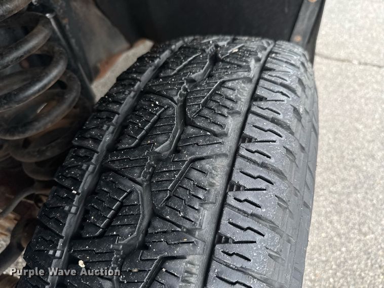 image for item DO0747 2010 Ford F350 Super Duty Crew Cab flatbed pickup truck