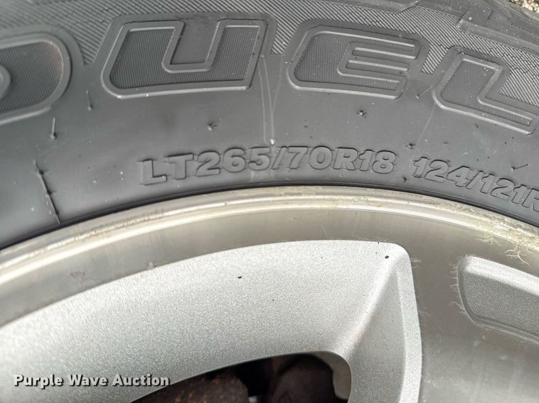 image for item DO0747 2010 Ford F350 Super Duty Crew Cab flatbed pickup truck