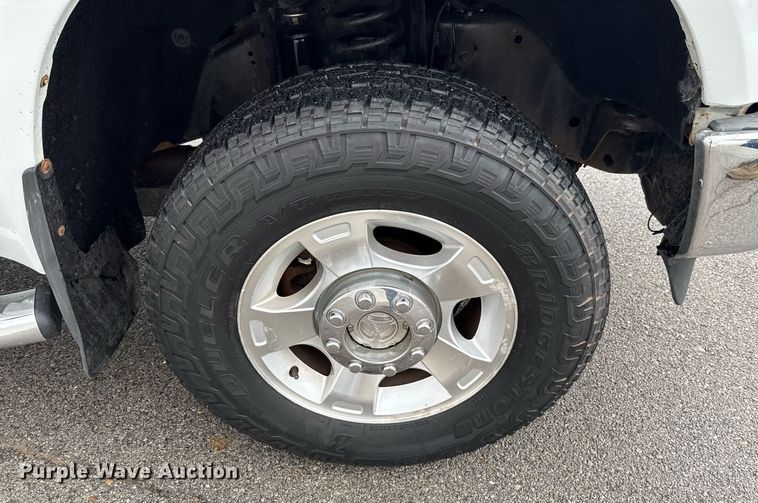 image for item DO0747 2010 Ford F350 Super Duty Crew Cab flatbed pickup truck