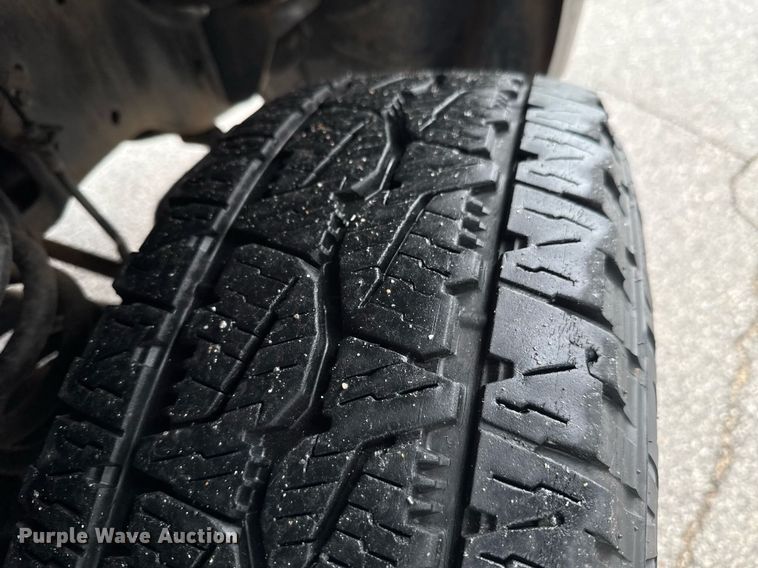 image for item DO0747 2010 Ford F350 Super Duty Crew Cab flatbed pickup truck