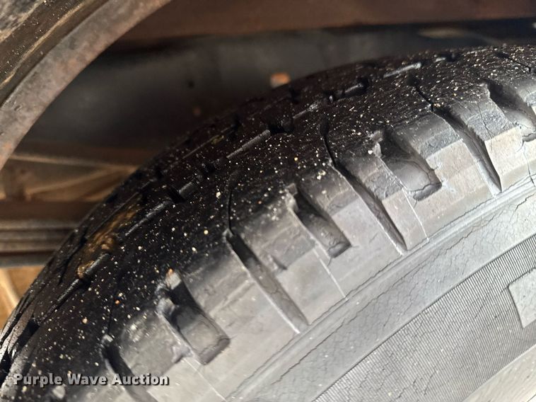 image for item DO0747 2010 Ford F350 Super Duty Crew Cab flatbed pickup truck