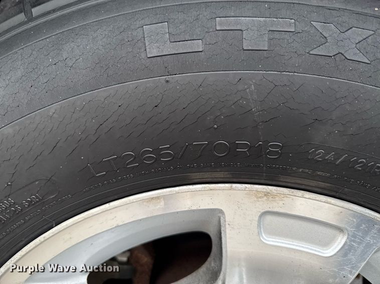 image for item DO0747 2010 Ford F350 Super Duty Crew Cab flatbed pickup truck