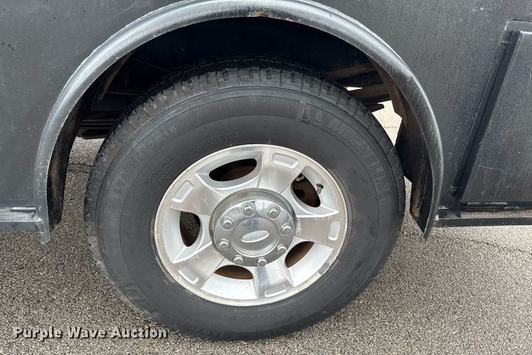 image for item DO0747 2010 Ford F350 Super Duty Crew Cab flatbed pickup truck