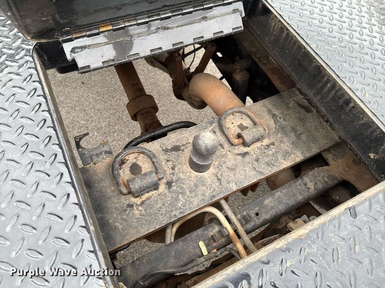 image for item DO0748 2011 Ford F450 Super Duty flatbed truck