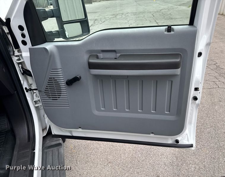 image for item DO0748 2011 Ford F450 Super Duty flatbed truck