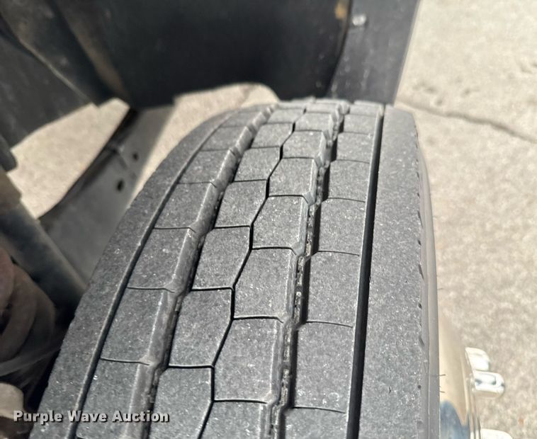 image for item DO0748 2011 Ford F450 Super Duty flatbed truck