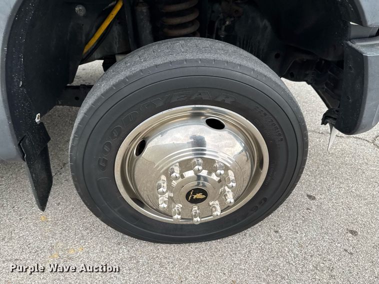 image for item DO0748 2011 Ford F450 Super Duty flatbed truck