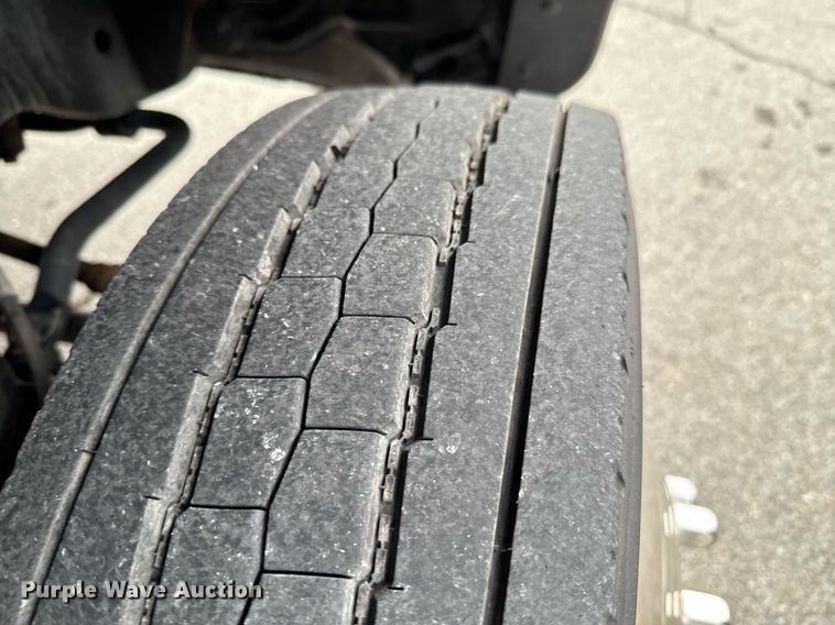 image for item DO0748 2011 Ford F450 Super Duty flatbed truck