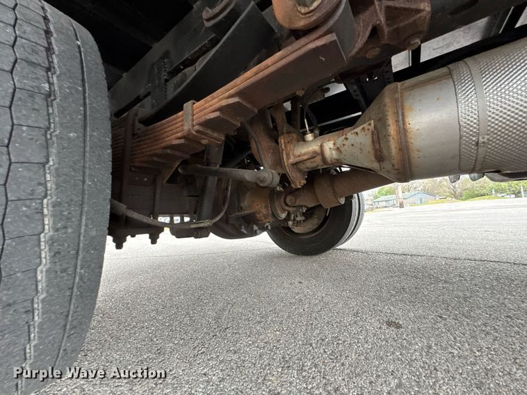 image for item DO0748 2011 Ford F450 Super Duty flatbed truck