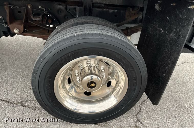 image for item DO0748 2011 Ford F450 Super Duty flatbed truck