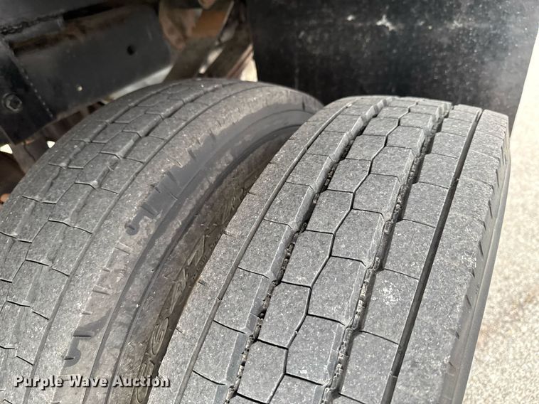 image for item DO0748 2011 Ford F450 Super Duty flatbed truck