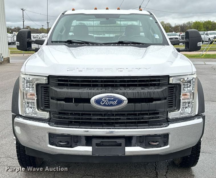 image for item DO0795 2017 Ford F550 Super Duty flatbed truck